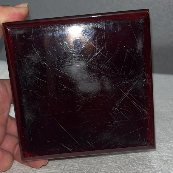 Vintage Elegant Mother of Pearl Inlay Art Piece Trinket Box Lacquered - Picture 8 of 9